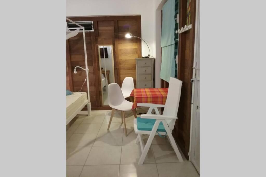 Gite Cajou Dans Jardin Tropical Ventile A Sainte-Anne מראה חיצוני תמונה