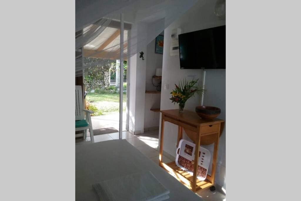 Gite Cajou Dans Jardin Tropical Ventile A Sainte-Anne מראה חיצוני תמונה