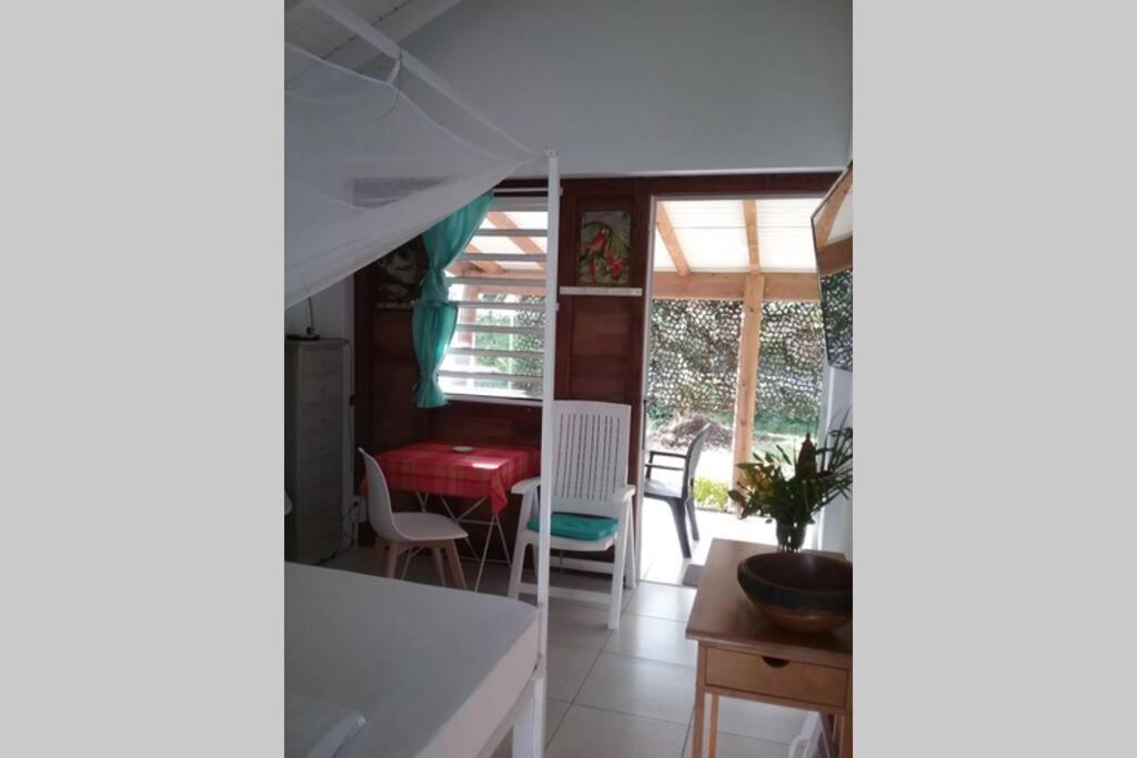 Gite Cajou Dans Jardin Tropical Ventile A Sainte-Anne מראה חיצוני תמונה